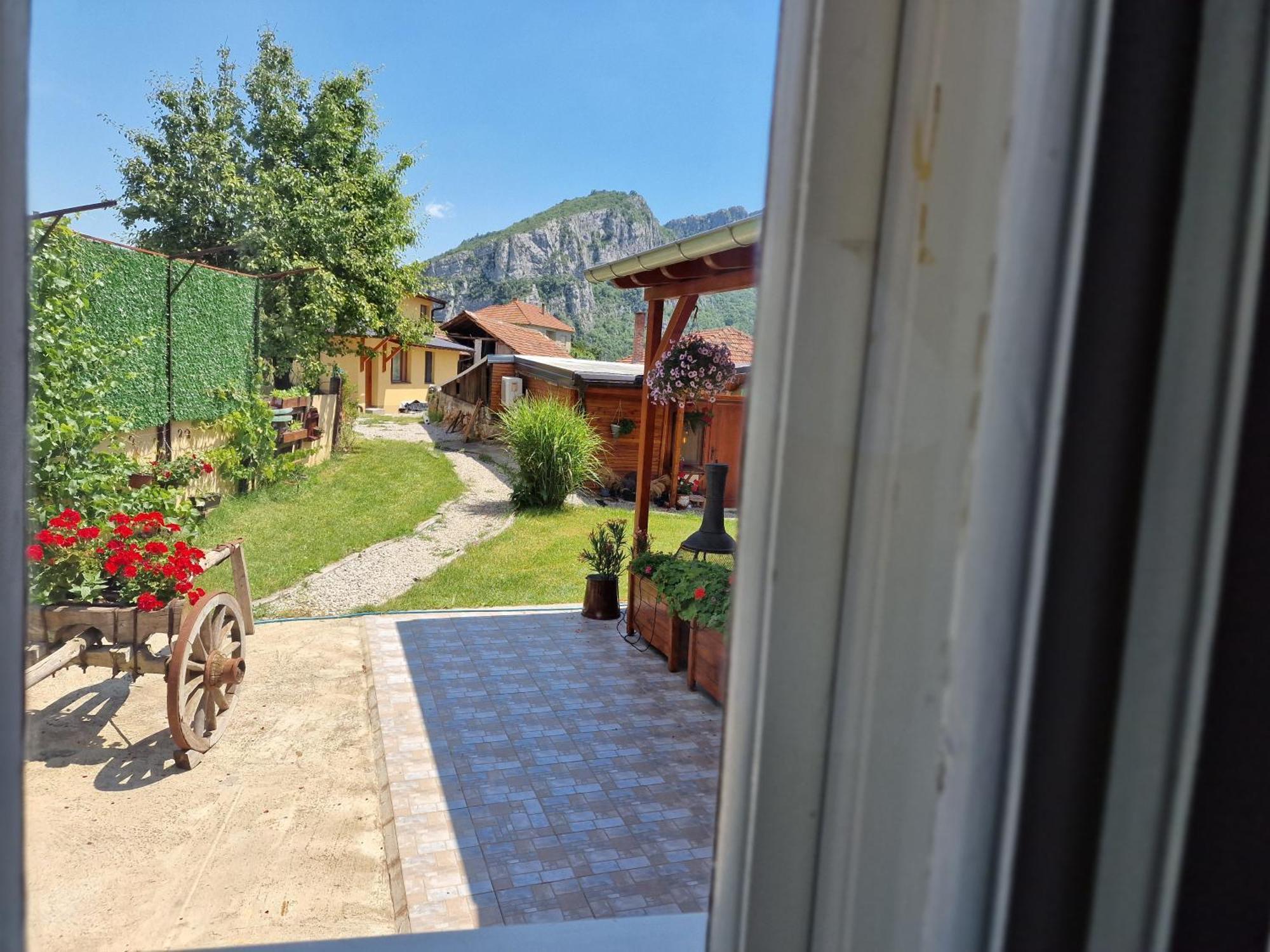 Konak Ramonda Serbika Nis Bagian luar foto