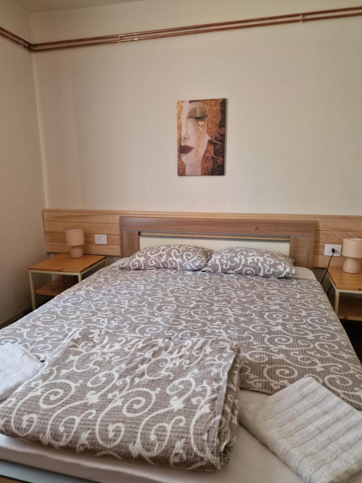 Konak Ramonda Serbika Nis Bagian luar foto