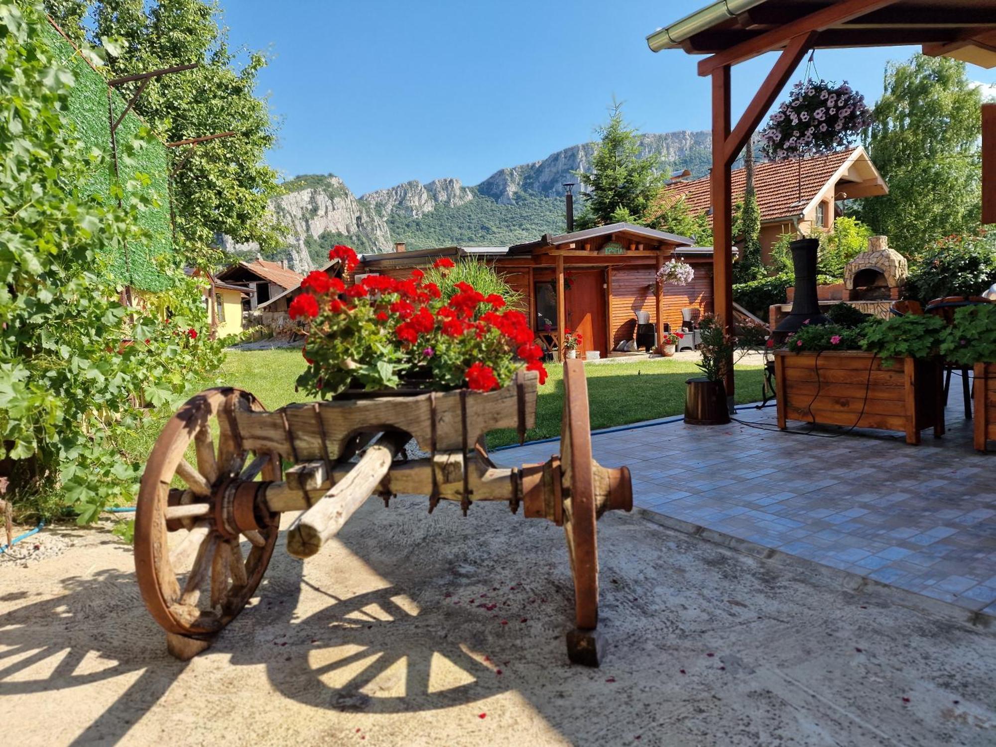 Konak Ramonda Serbika Nis Bagian luar foto