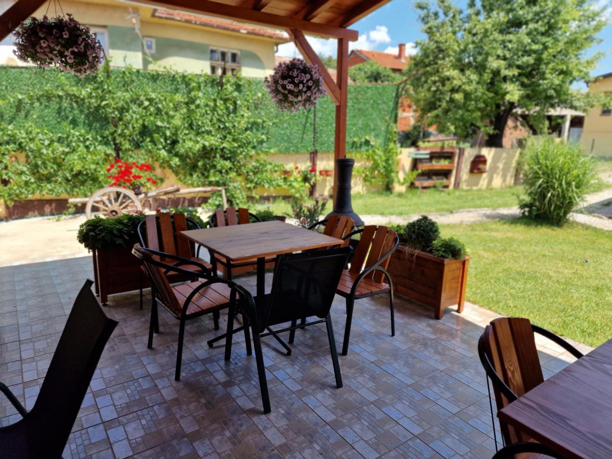 Konak Ramonda Serbika Nis Bagian luar foto