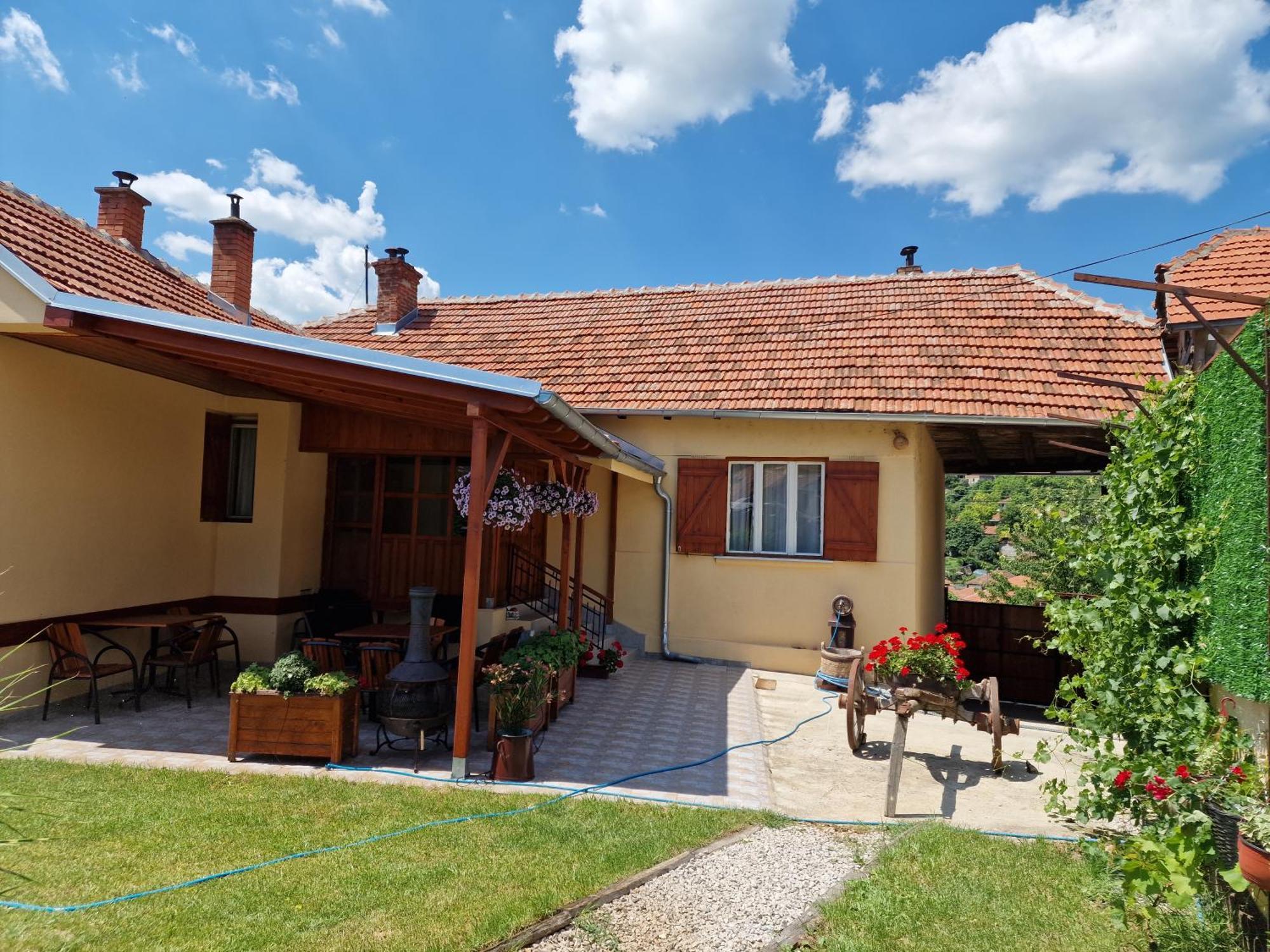 Konak Ramonda Serbika Nis Bagian luar foto